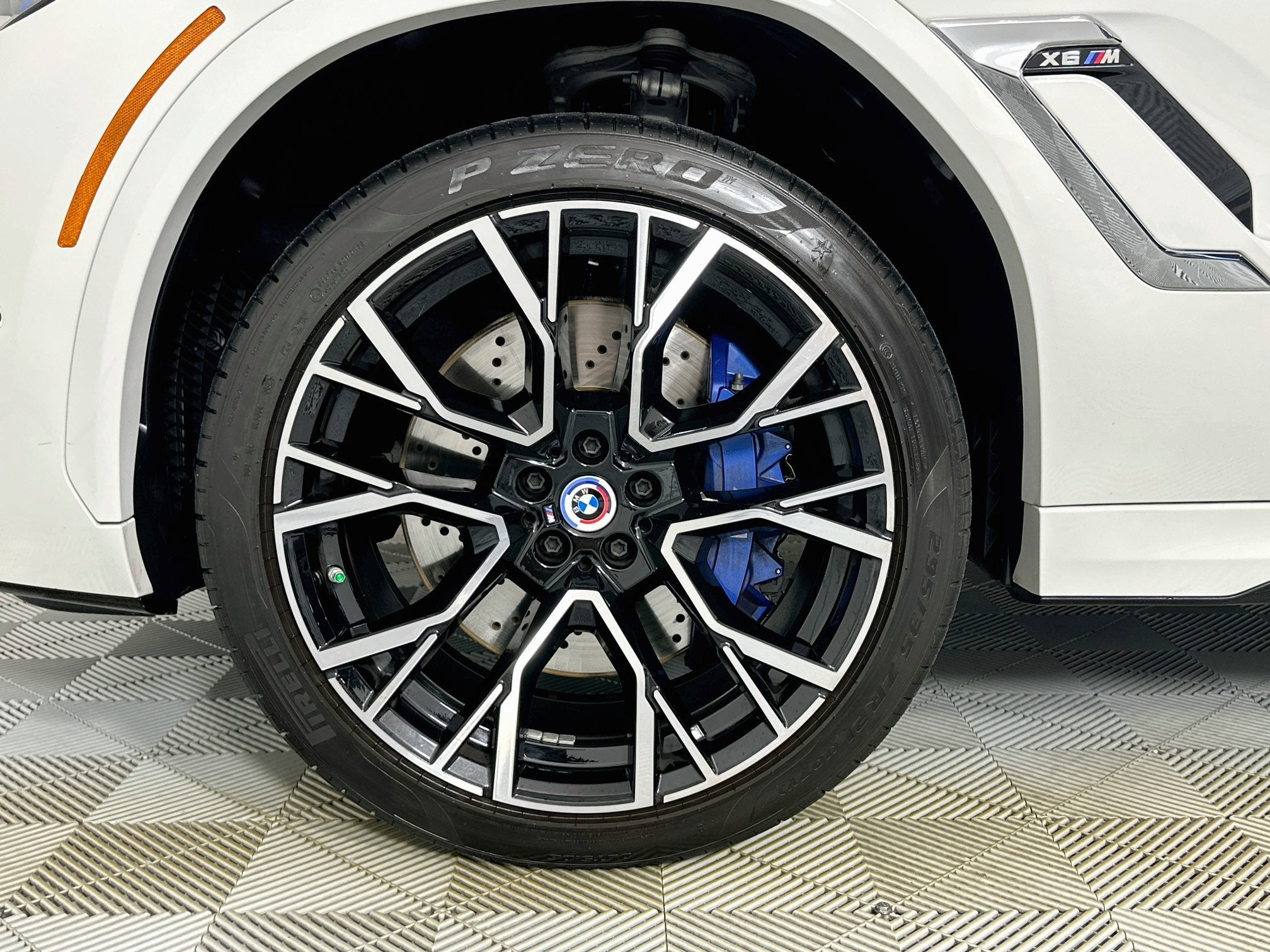 2023 BMW X6 M Base