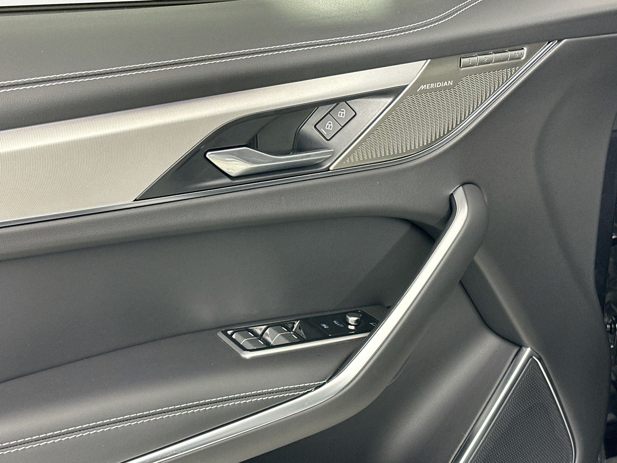 2025 Jaguar F-PACE P250 R-Dynamic S