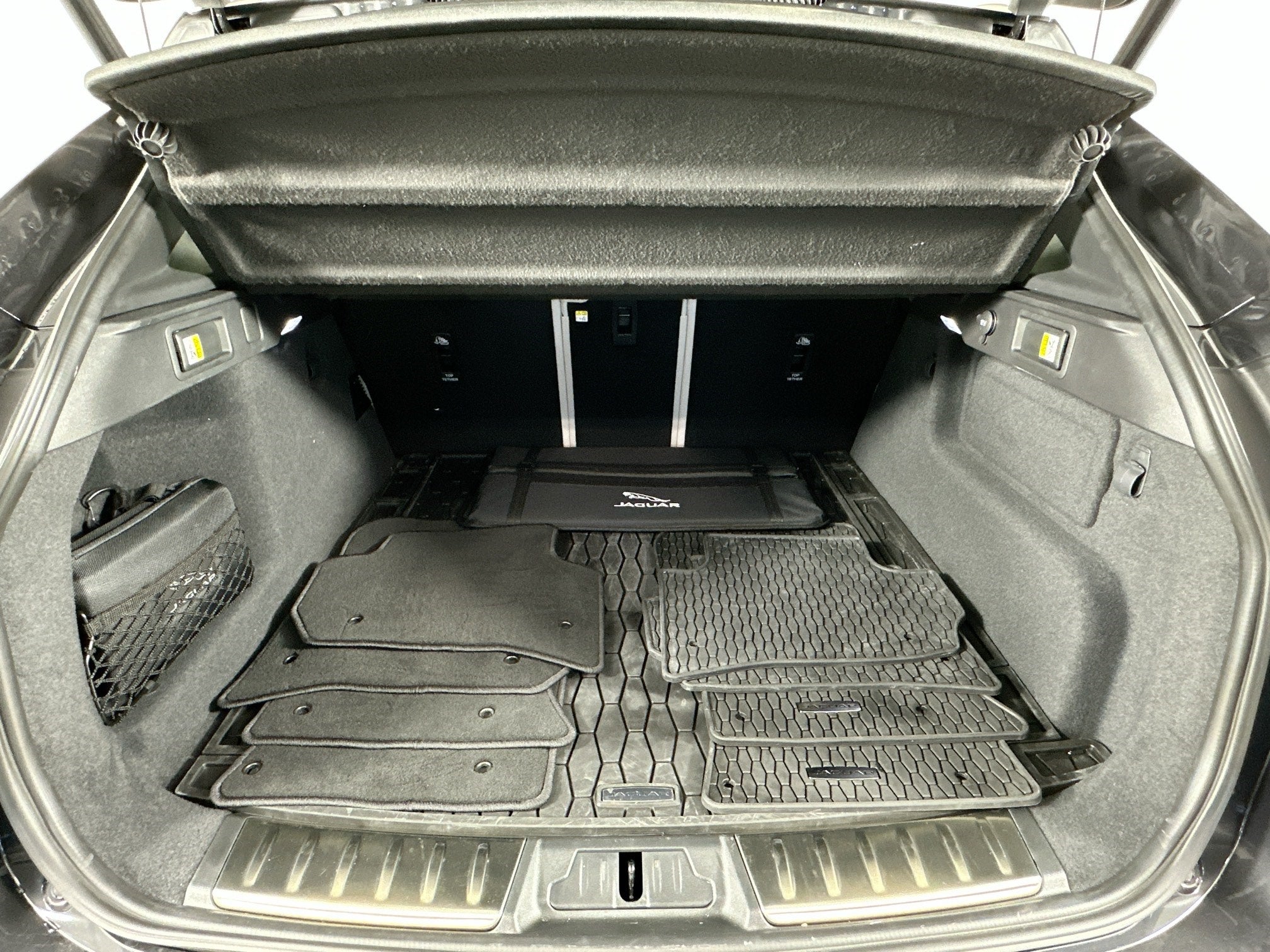 2024 Jaguar F-PACE P400 R-Dynamic S