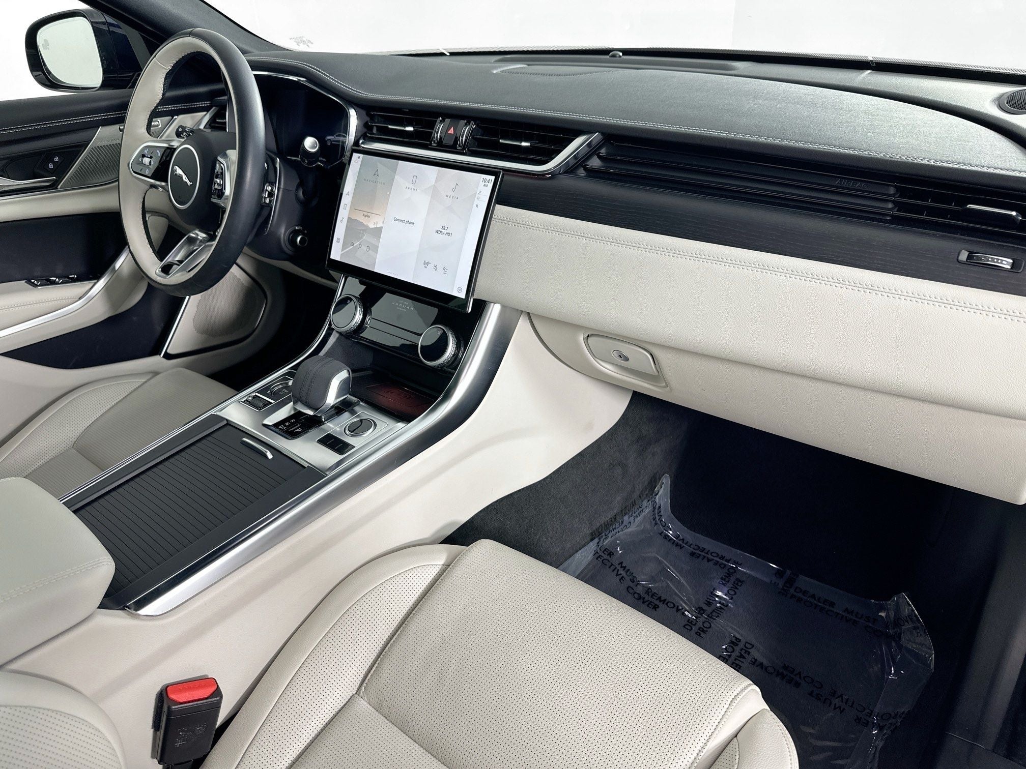 2024 Jaguar XF R-Dynamic SE