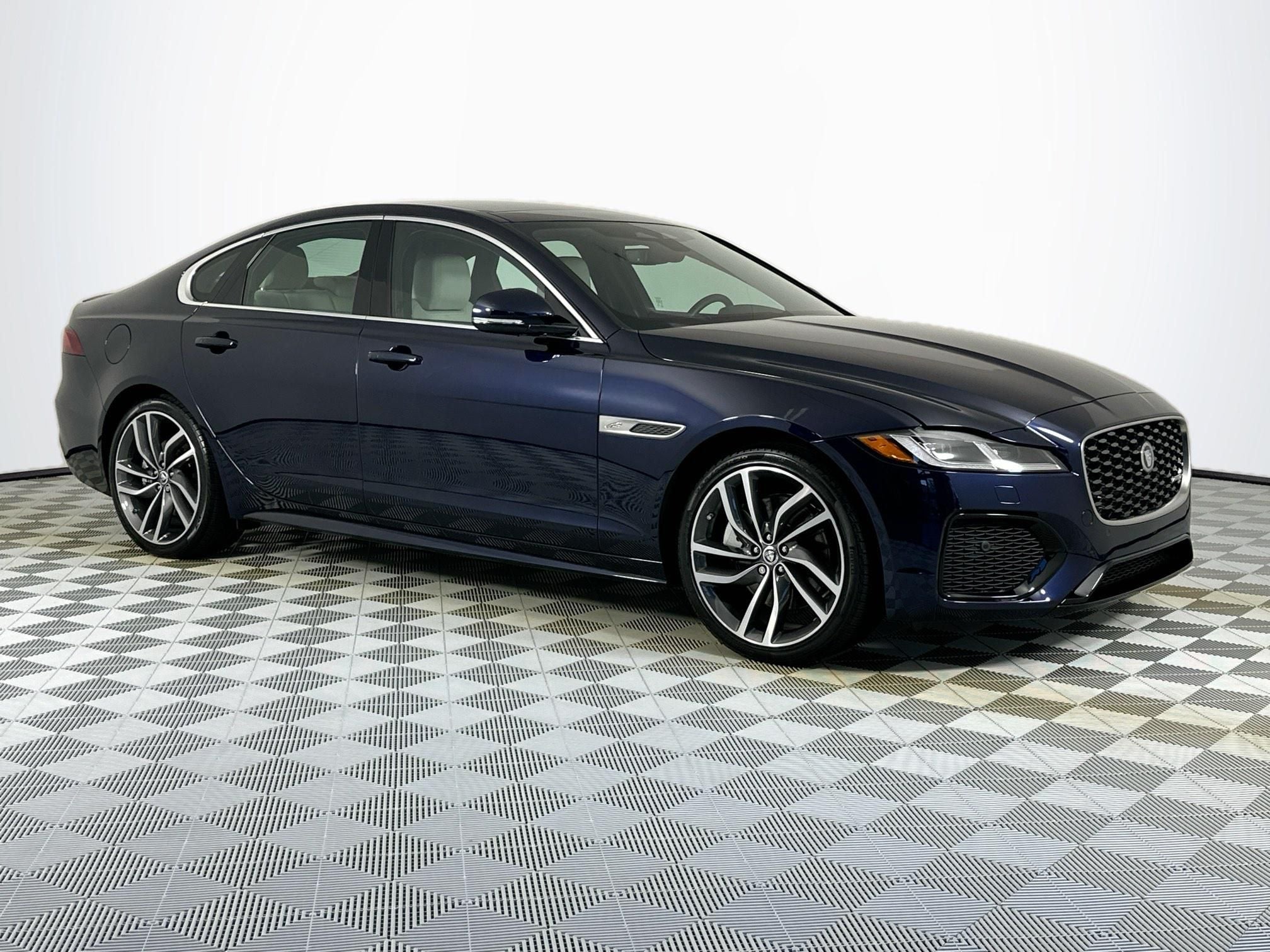 2024 Jaguar XF R-Dynamic SE