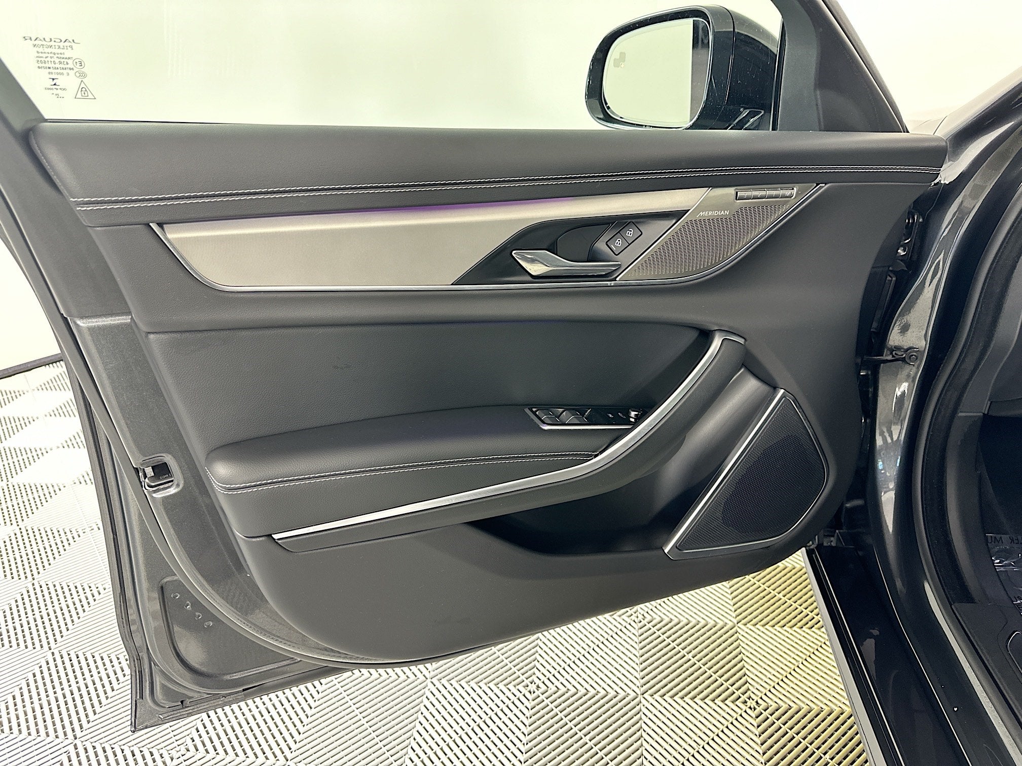 2024 Jaguar XF R-Dynamic SE