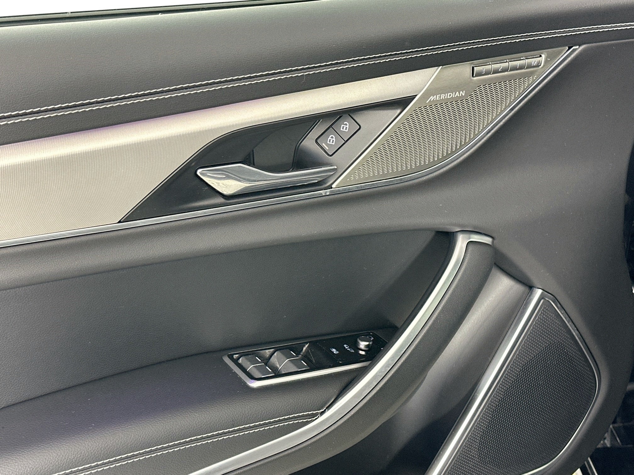 2024 Jaguar XF R-Dynamic SE