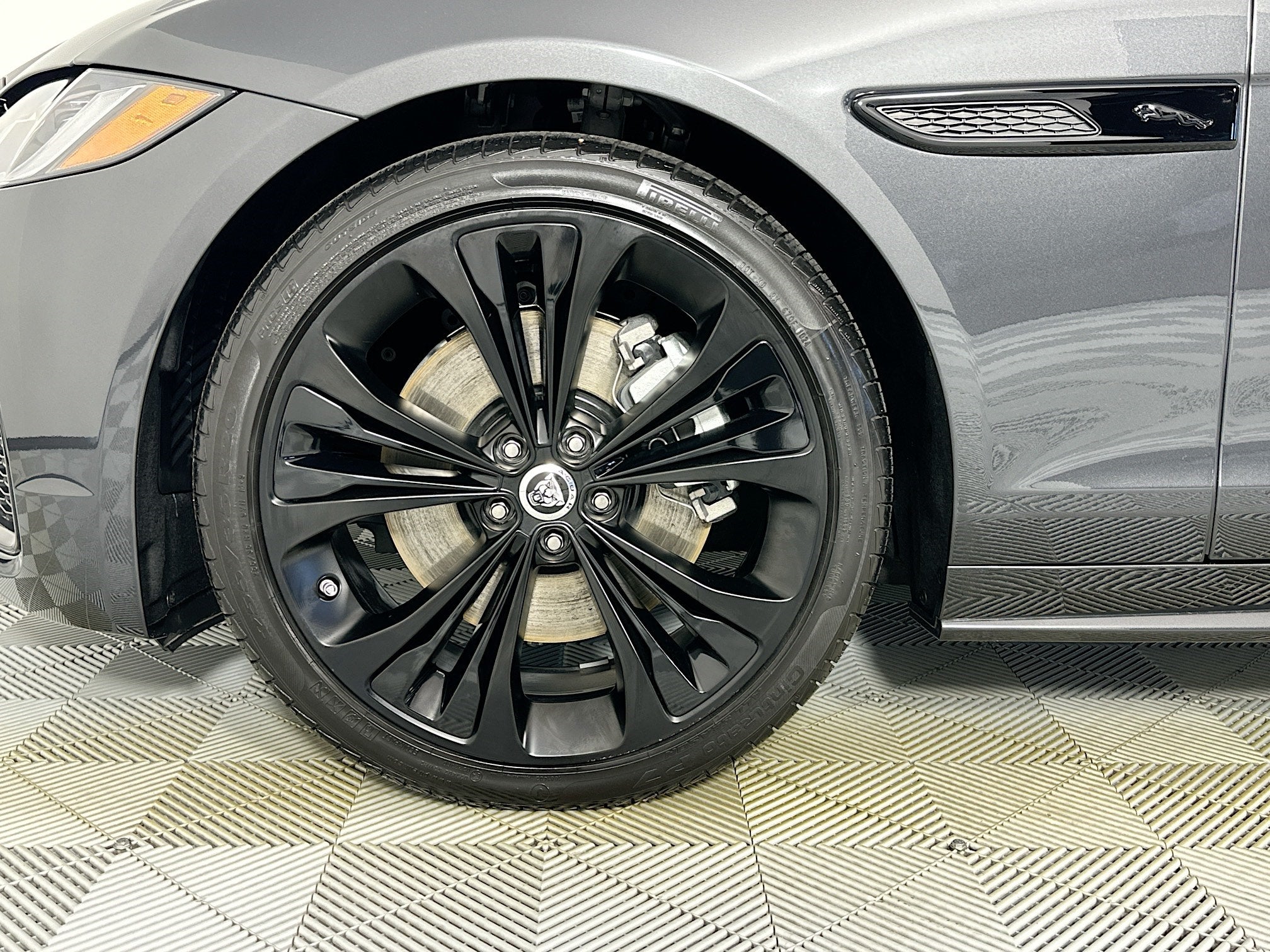 2024 Jaguar XF R-Dynamic SE