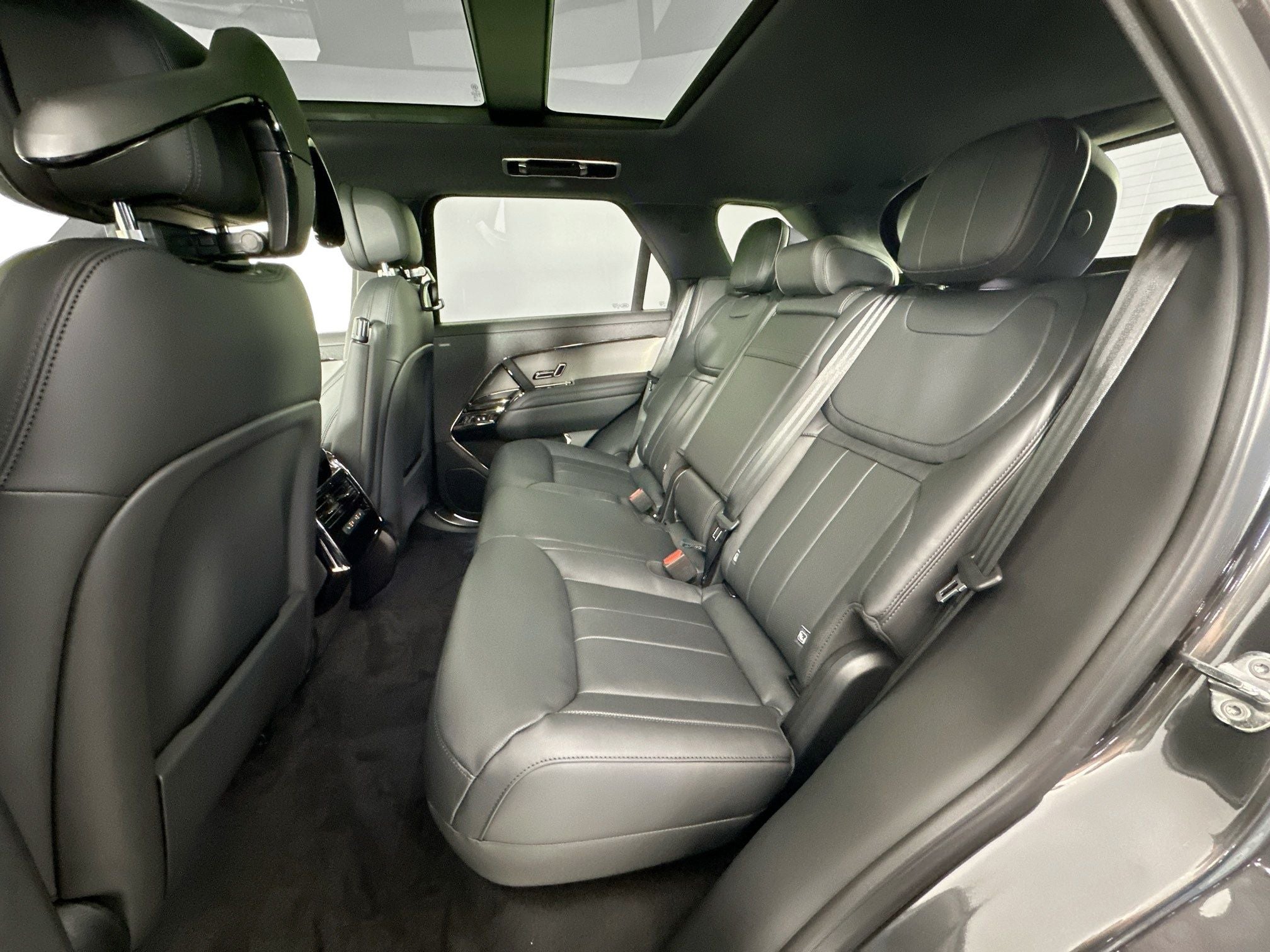 2026 Land Rover Range Rover Sport SE