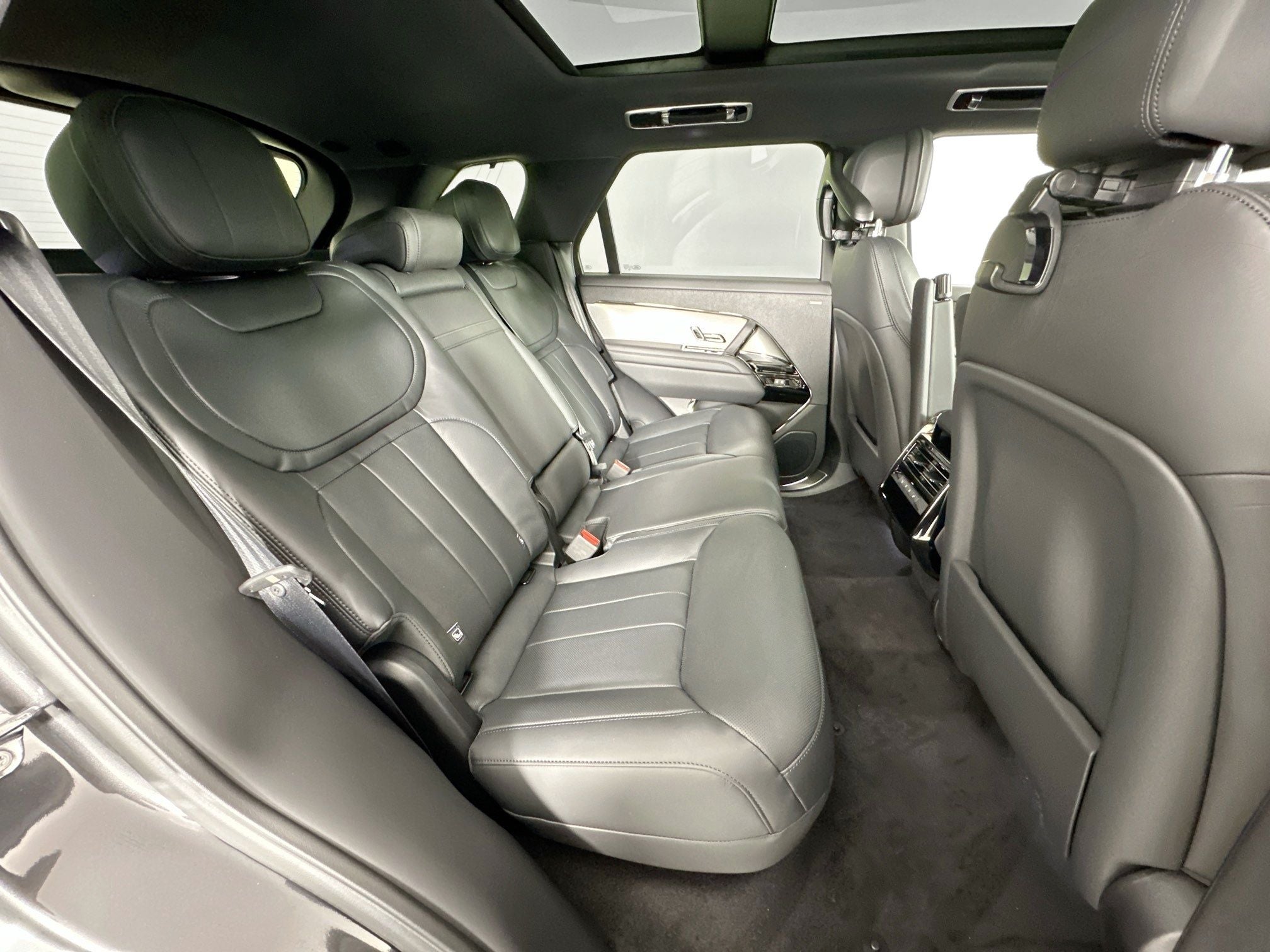 2026 Land Rover Range Rover Sport SE