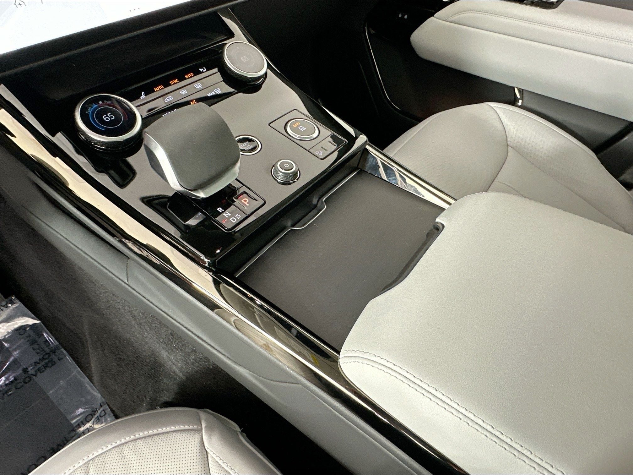 2023 Land Rover Range Rover Sport SE