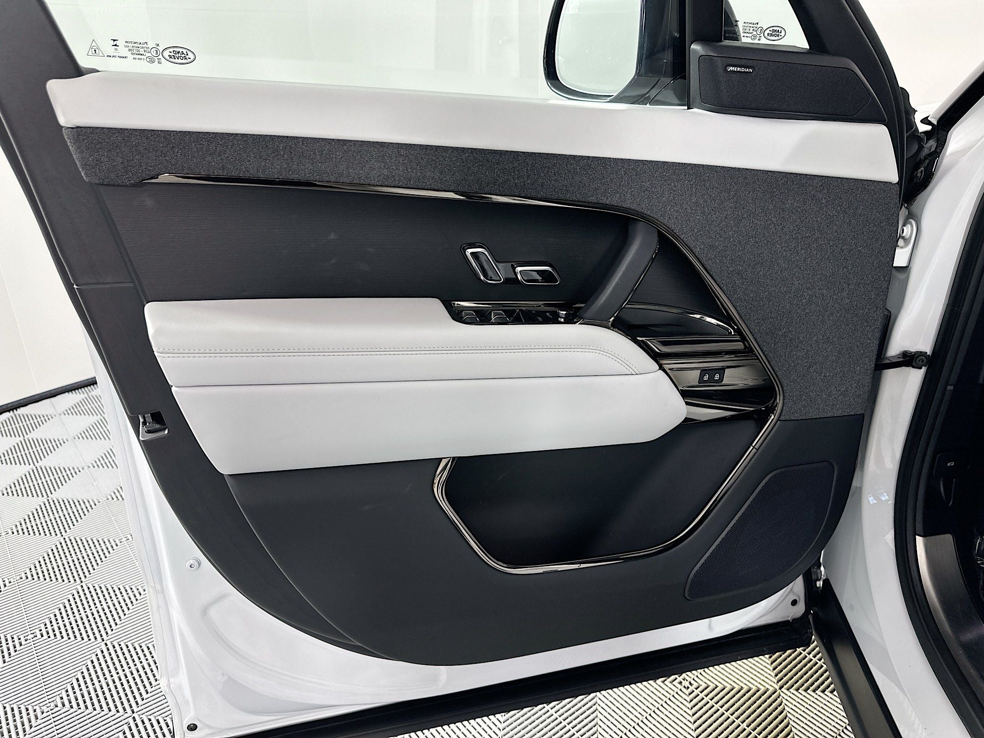 2023 Land Rover Range Rover Sport SE