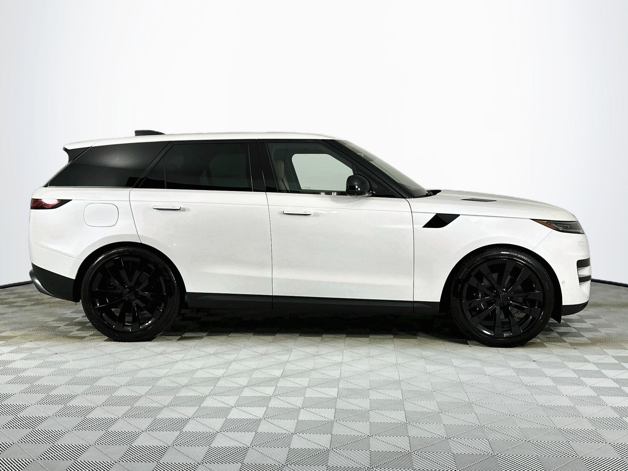 2026 Land Rover Range Rover Sport SE