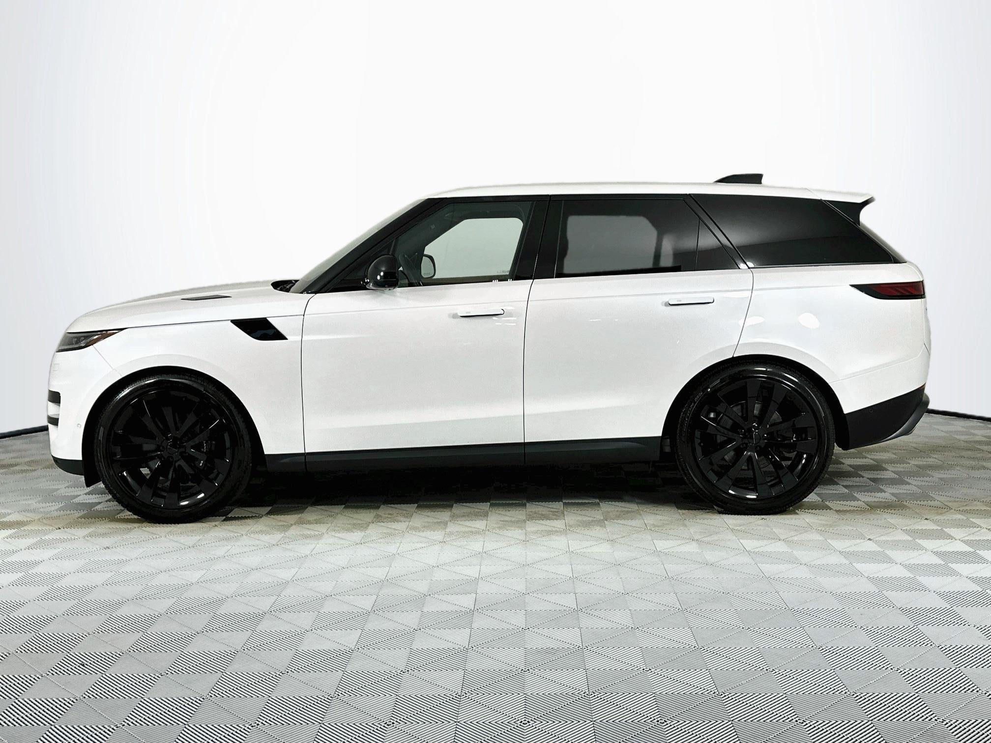 2026 Land Rover Range Rover Sport SE