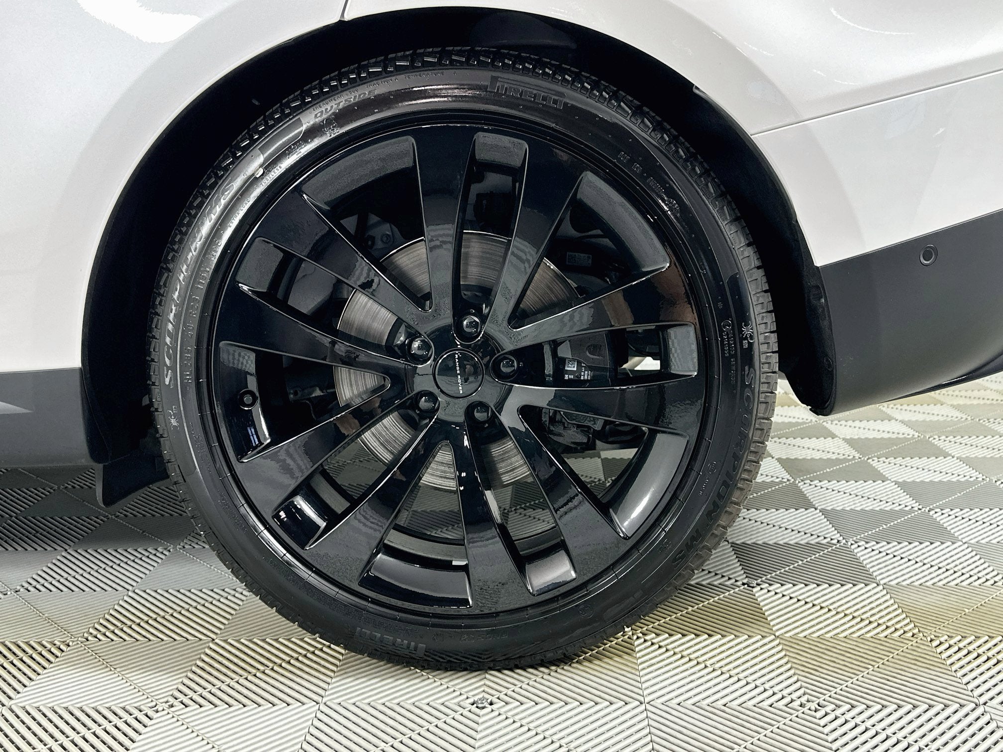 2026 Land Rover Range Rover Sport SE
