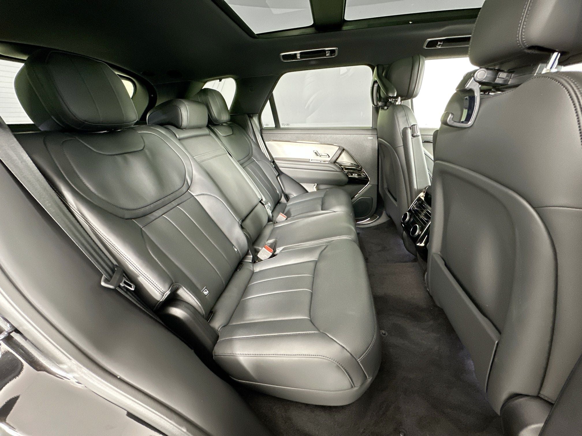 2026 Land Rover Range Rover Sport SE