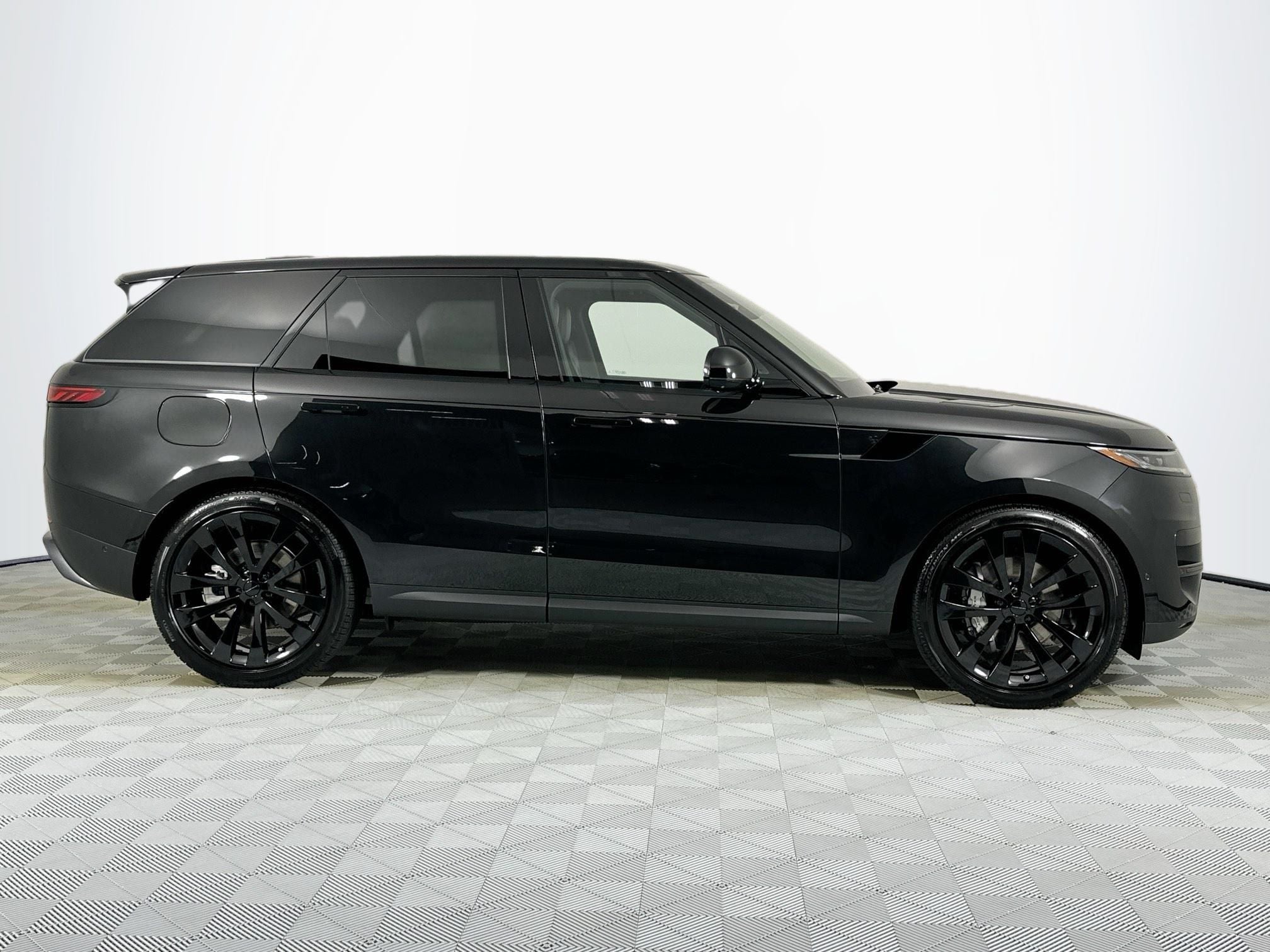 2026 Land Rover Range Rover Sport SE