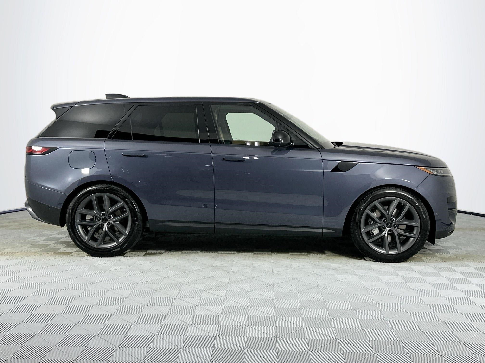 2026 Land Rover Range Rover Sport SE