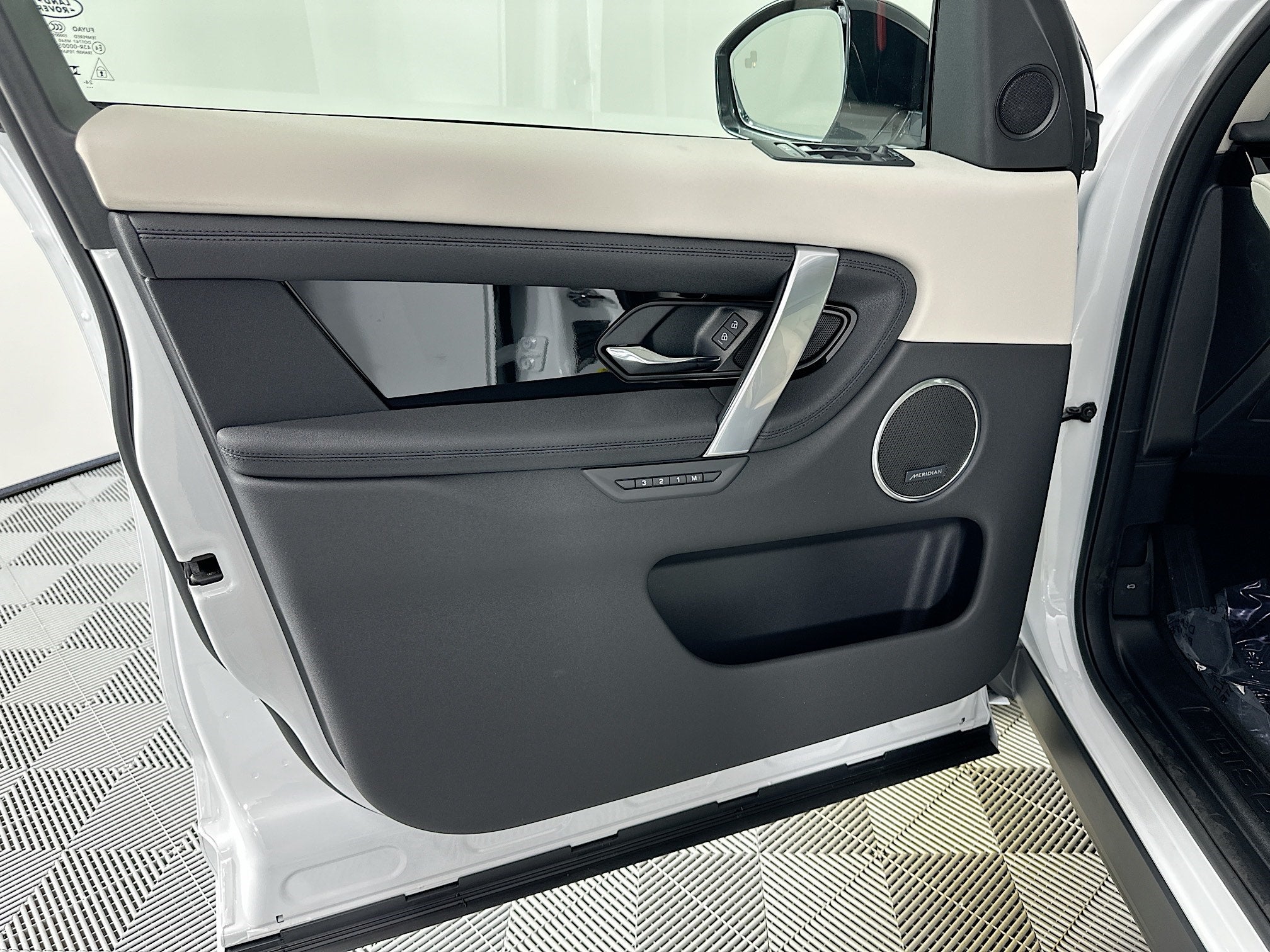 2025 Land Rover Discovery Sport S