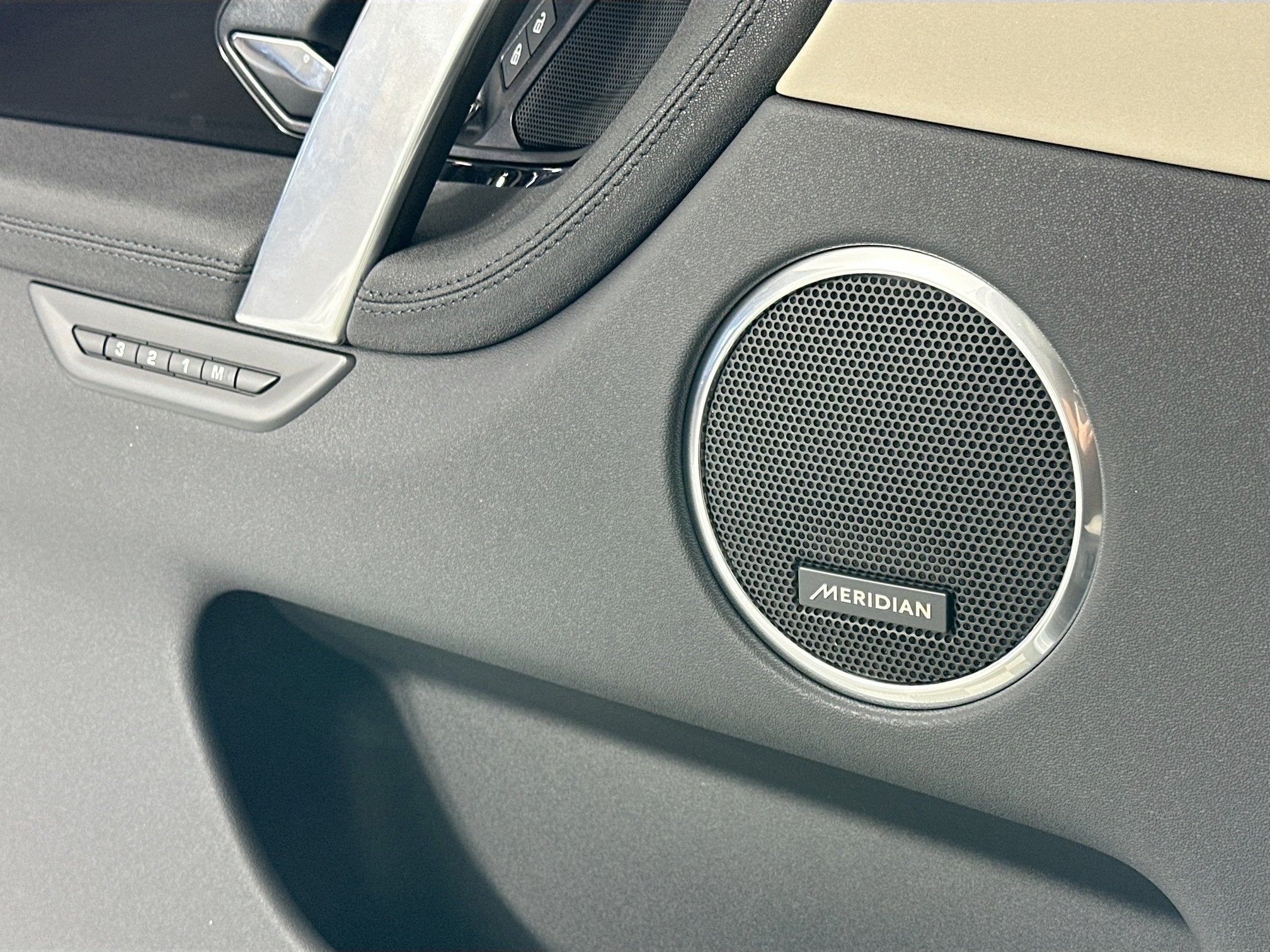 2025 Land Rover Discovery Sport S