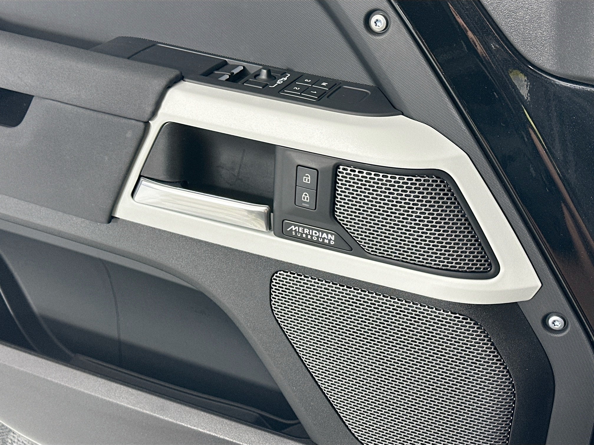 2023 Land Rover Defender 90 X-Dynamic SE