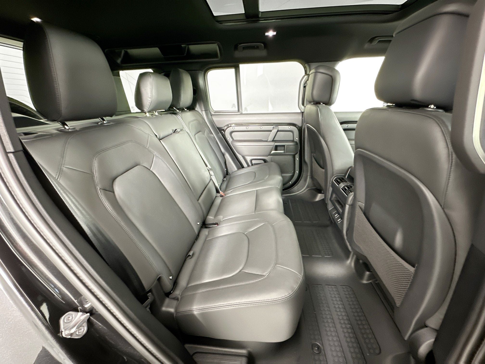 2026 Land Rover Defender 110 X-Dynamic SE