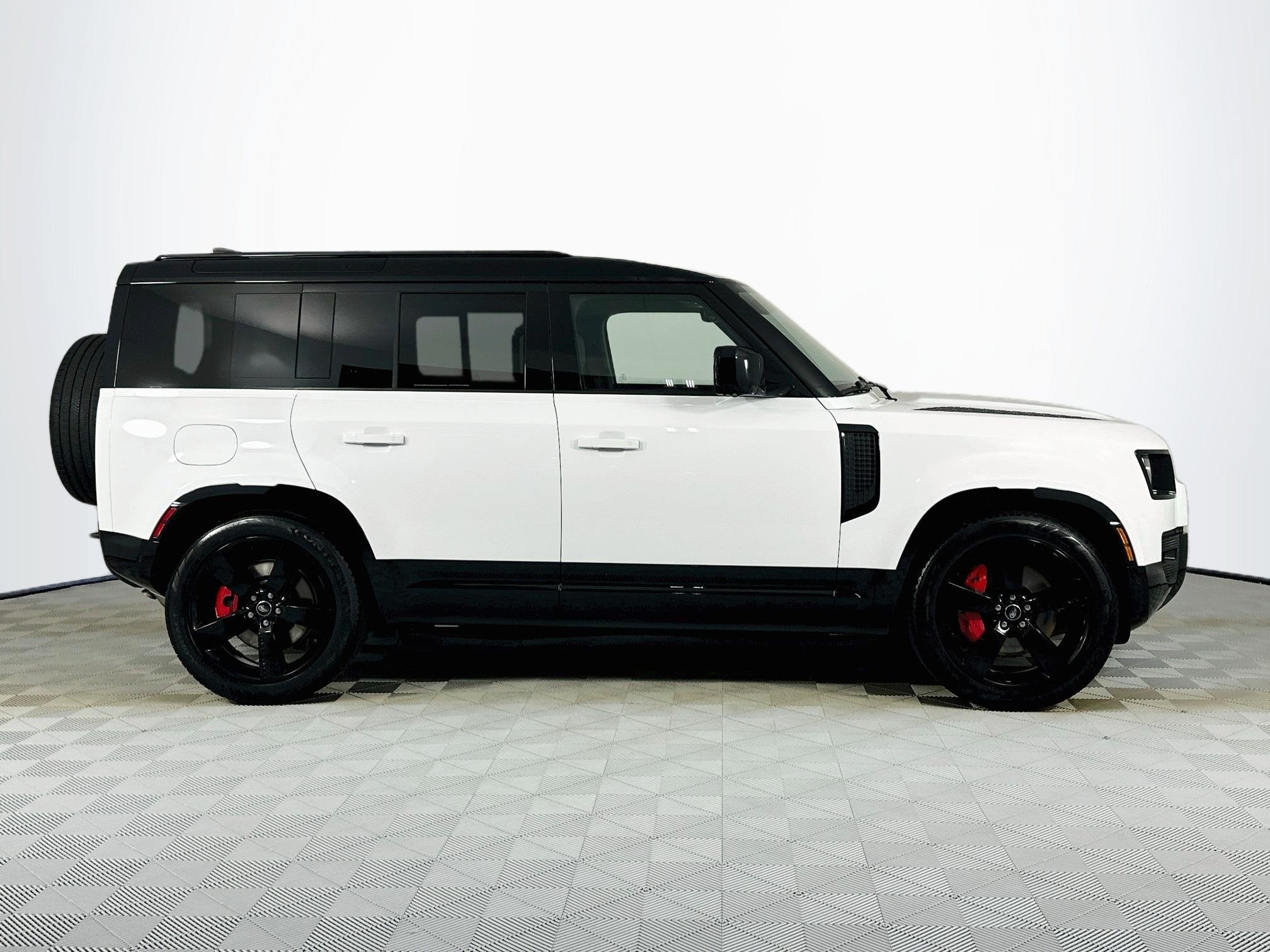 2024 Land Rover Defender 110 X-Dynamic SE