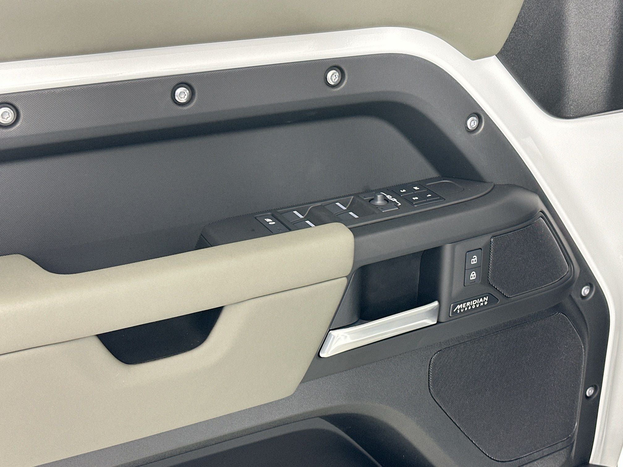 2026 Land Rover Defender 110 X-Dynamic SE