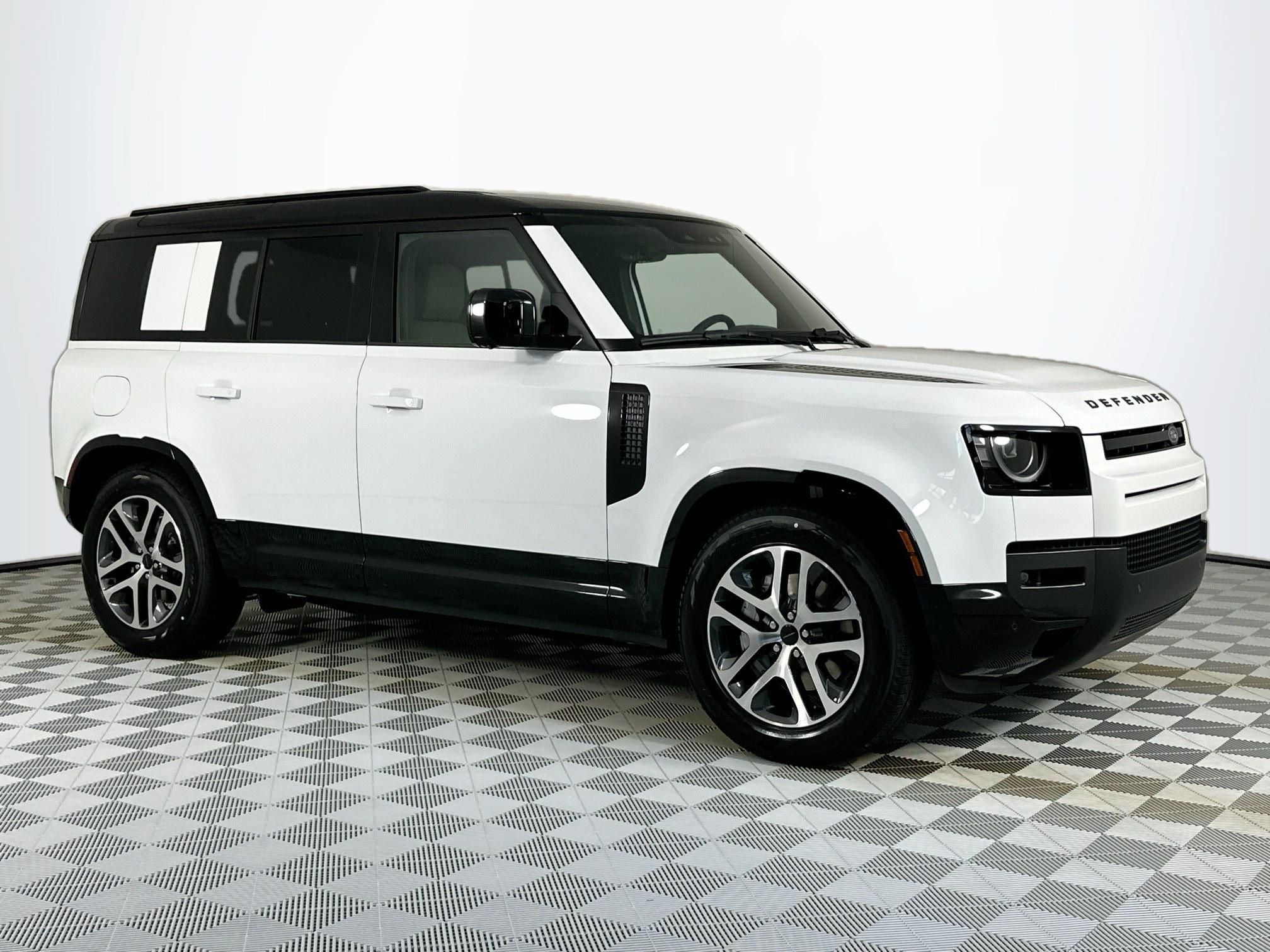2026 Land Rover Defender 110 X-Dynamic SE