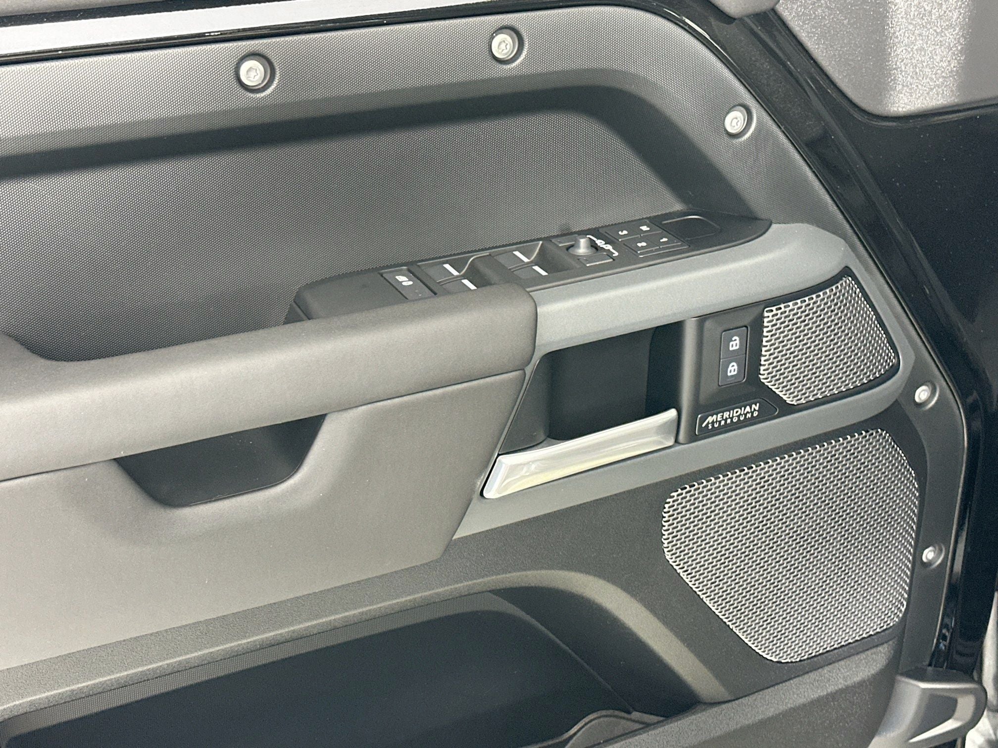 2024 Land Rover Defender 110 X-Dynamic SE