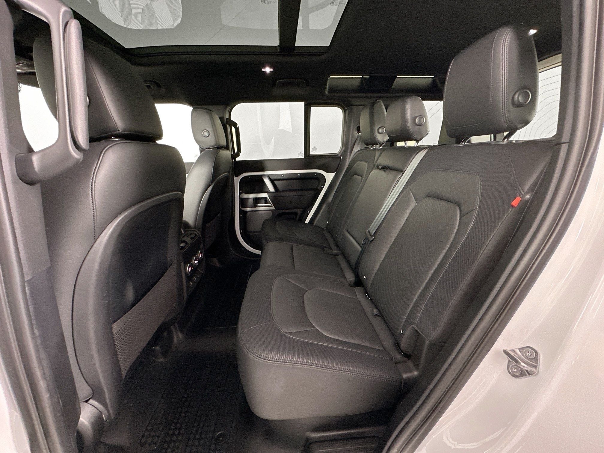 2024 Land Rover Defender 110 X-Dynamic SE