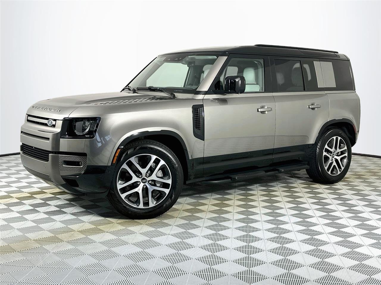2025 Land Rover Defender 110 X-Dynamic SE