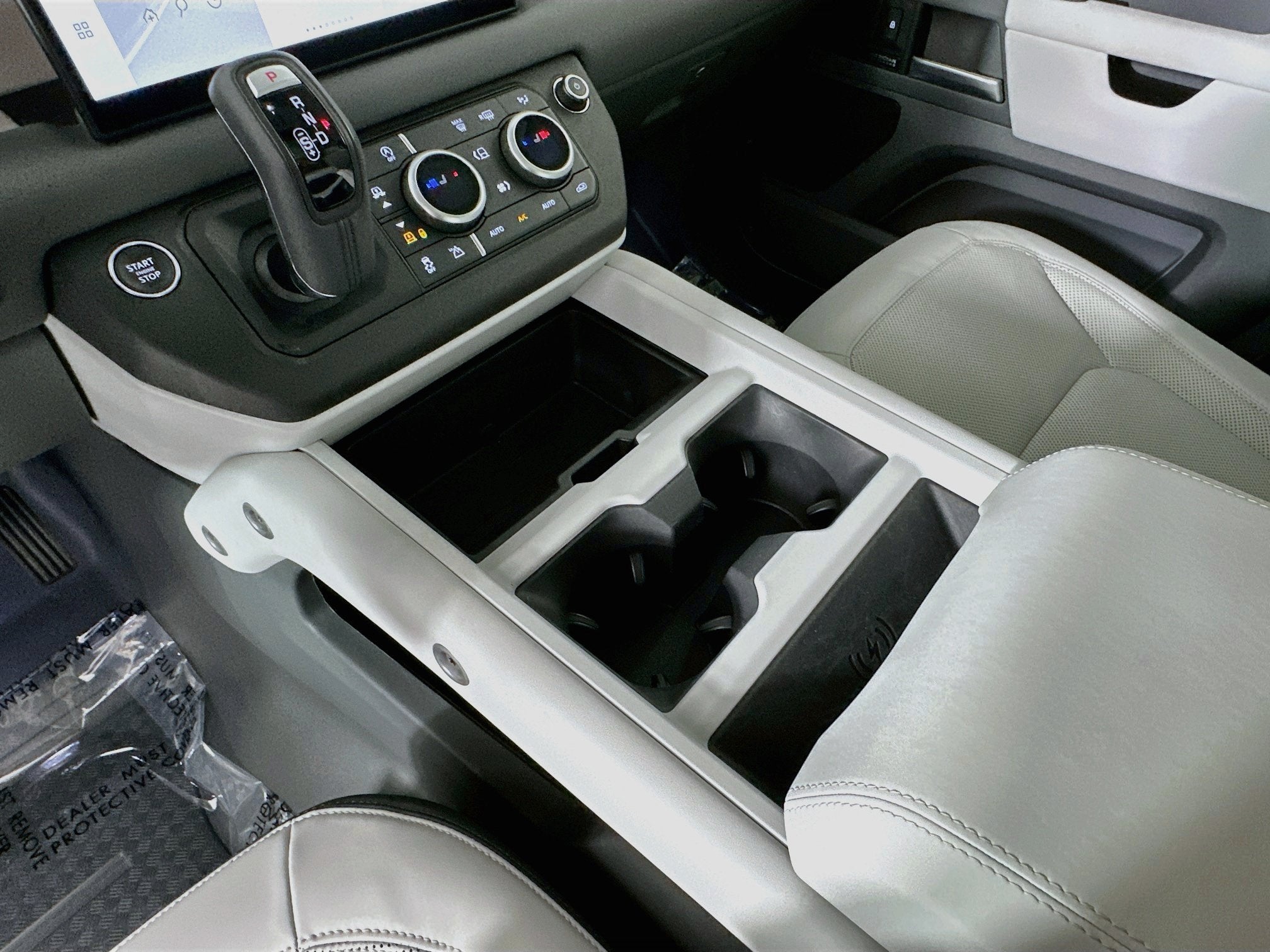 2025 Land Rover Defender 110 X-Dynamic SE