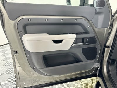 2025 Land Rover Defender 110 X-Dynamic SE