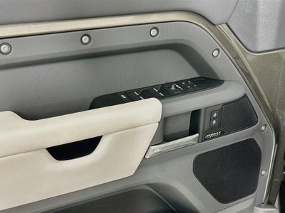 2025 Land Rover Defender 110 X-Dynamic SE