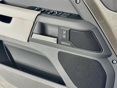 2025 Land Rover Defender 110 X-Dynamic SE