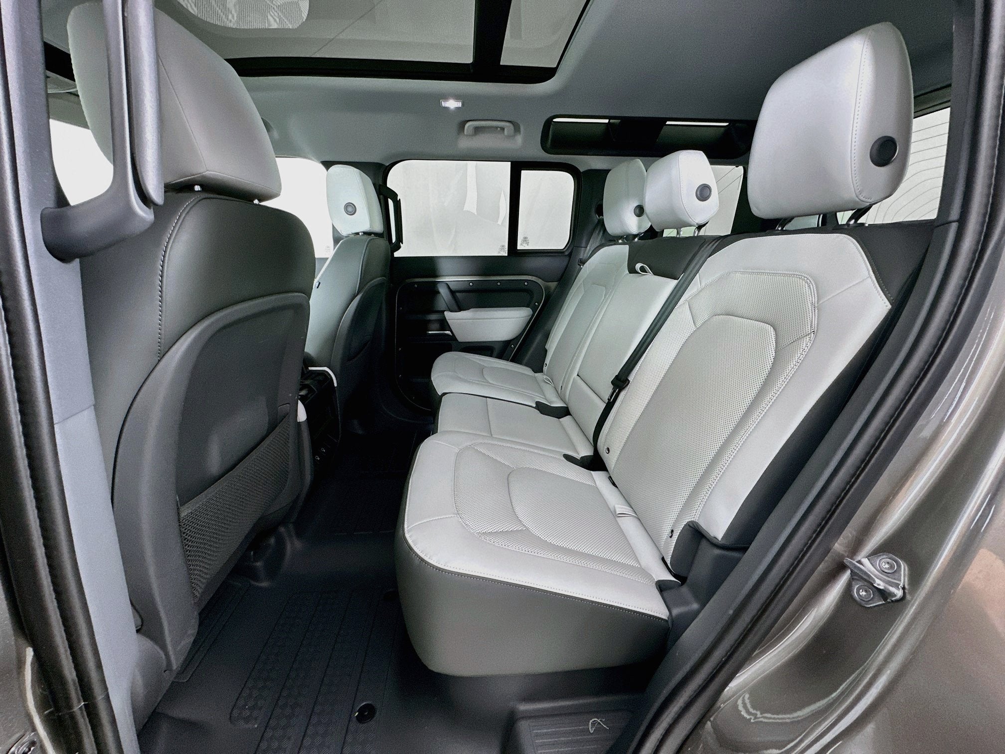 2025 Land Rover Defender 110 X-Dynamic SE