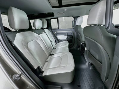 2025 Land Rover Defender 110 X-Dynamic SE
