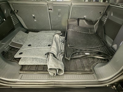 2025 Land Rover Defender 110 X-Dynamic SE