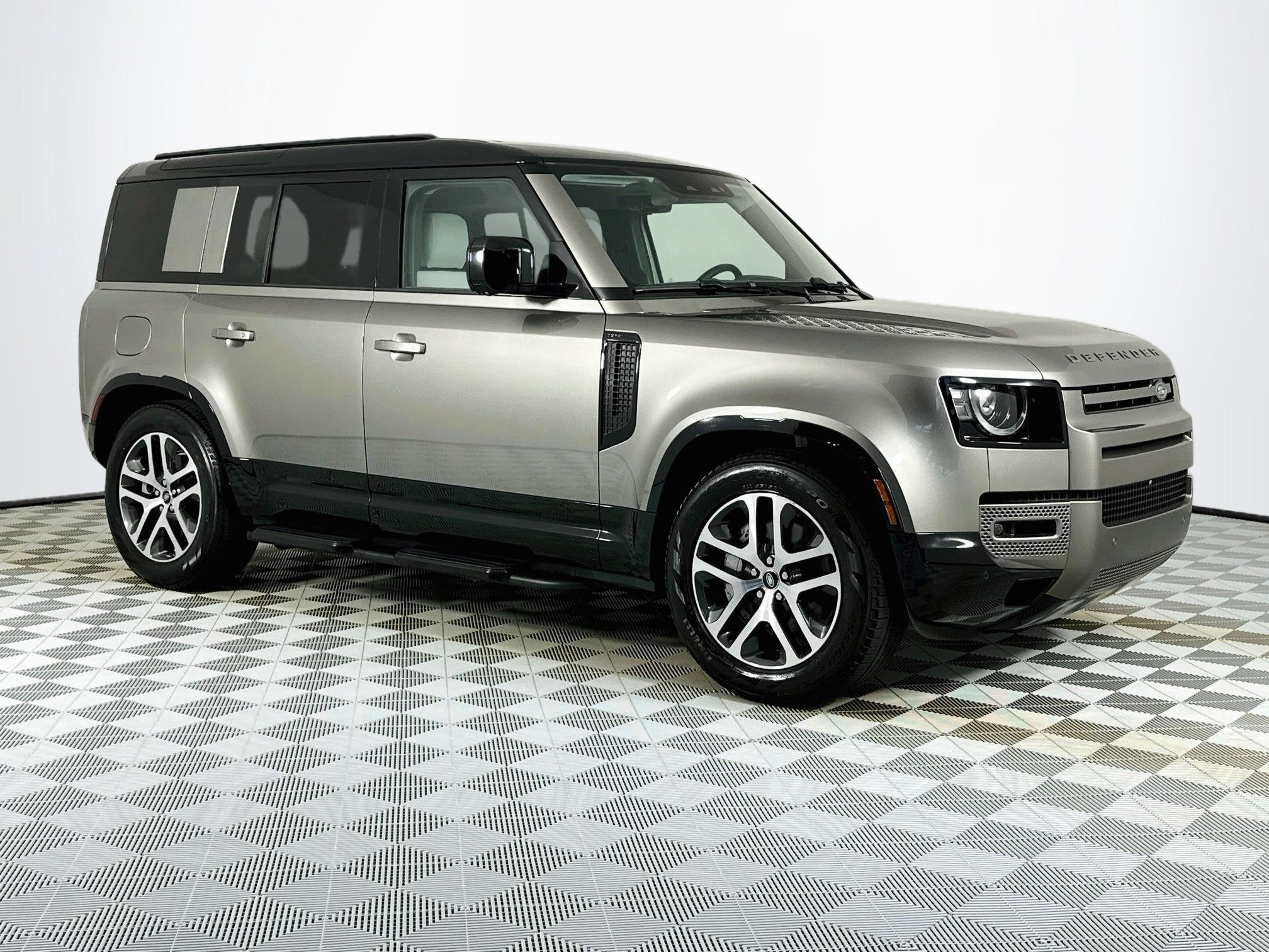 2025 Land Rover Defender 110 X-Dynamic SE