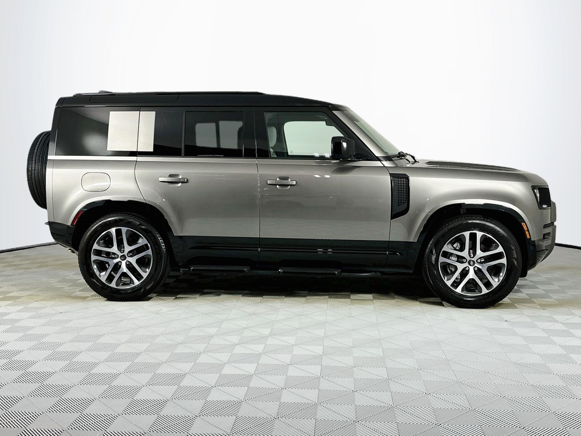 2025 Land Rover Defender 110 X-Dynamic SE