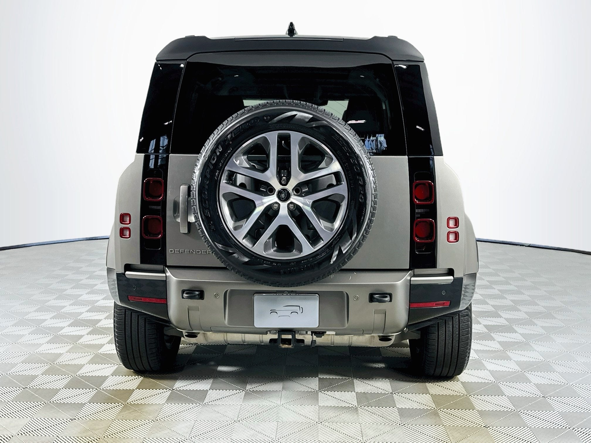 2025 Land Rover Defender 110 X-Dynamic SE