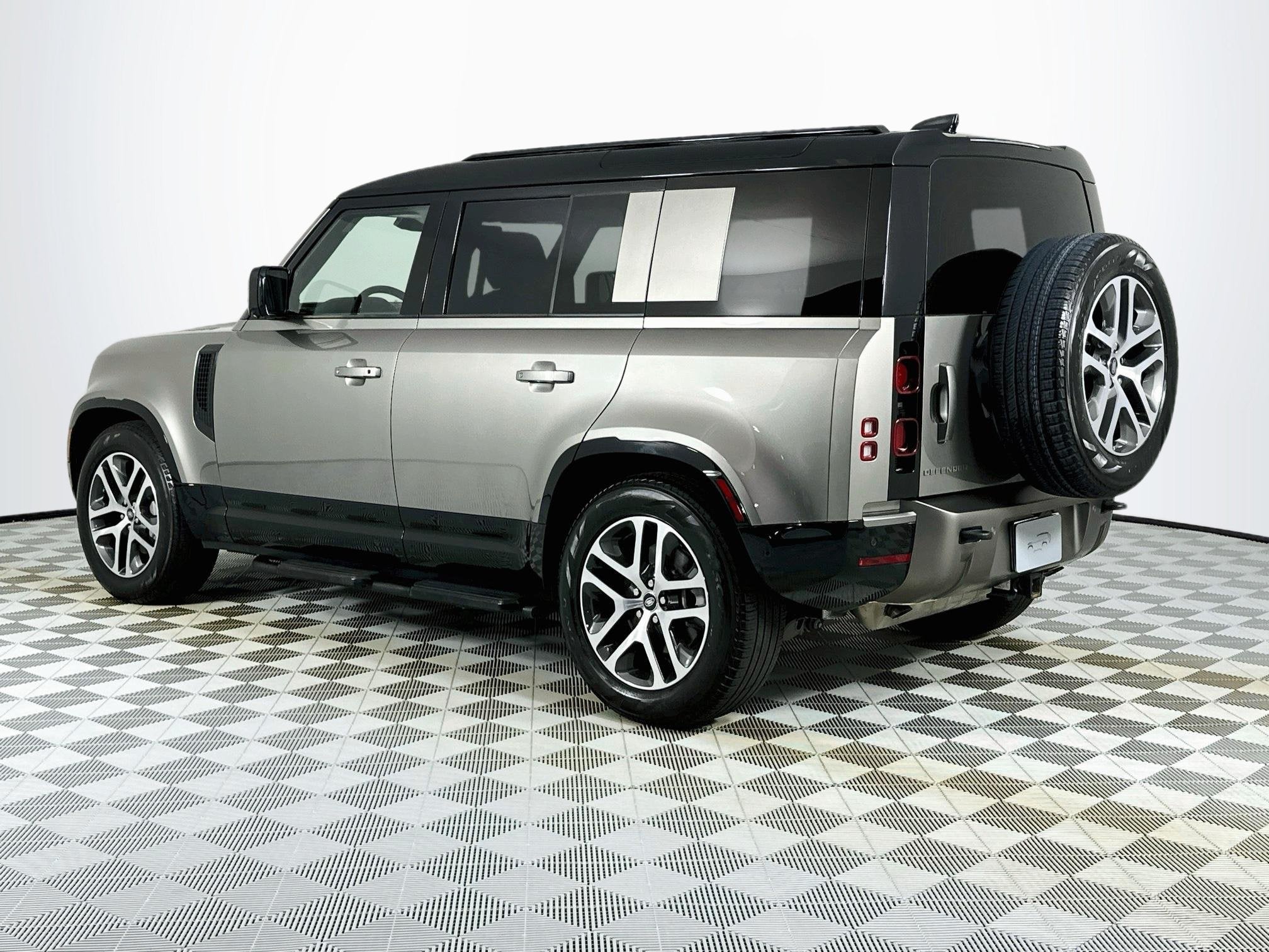 2025 Land Rover Defender 110 X-Dynamic SE