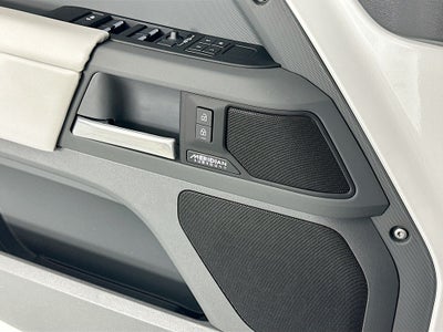 2025 Land Rover Defender 110 X-Dynamic SE