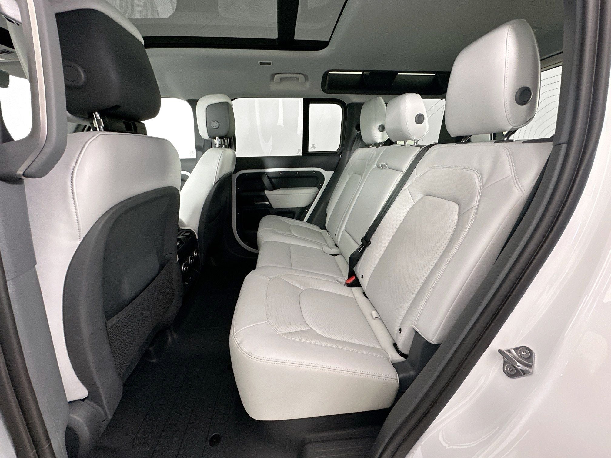 2025 Land Rover Defender 110 X-Dynamic SE