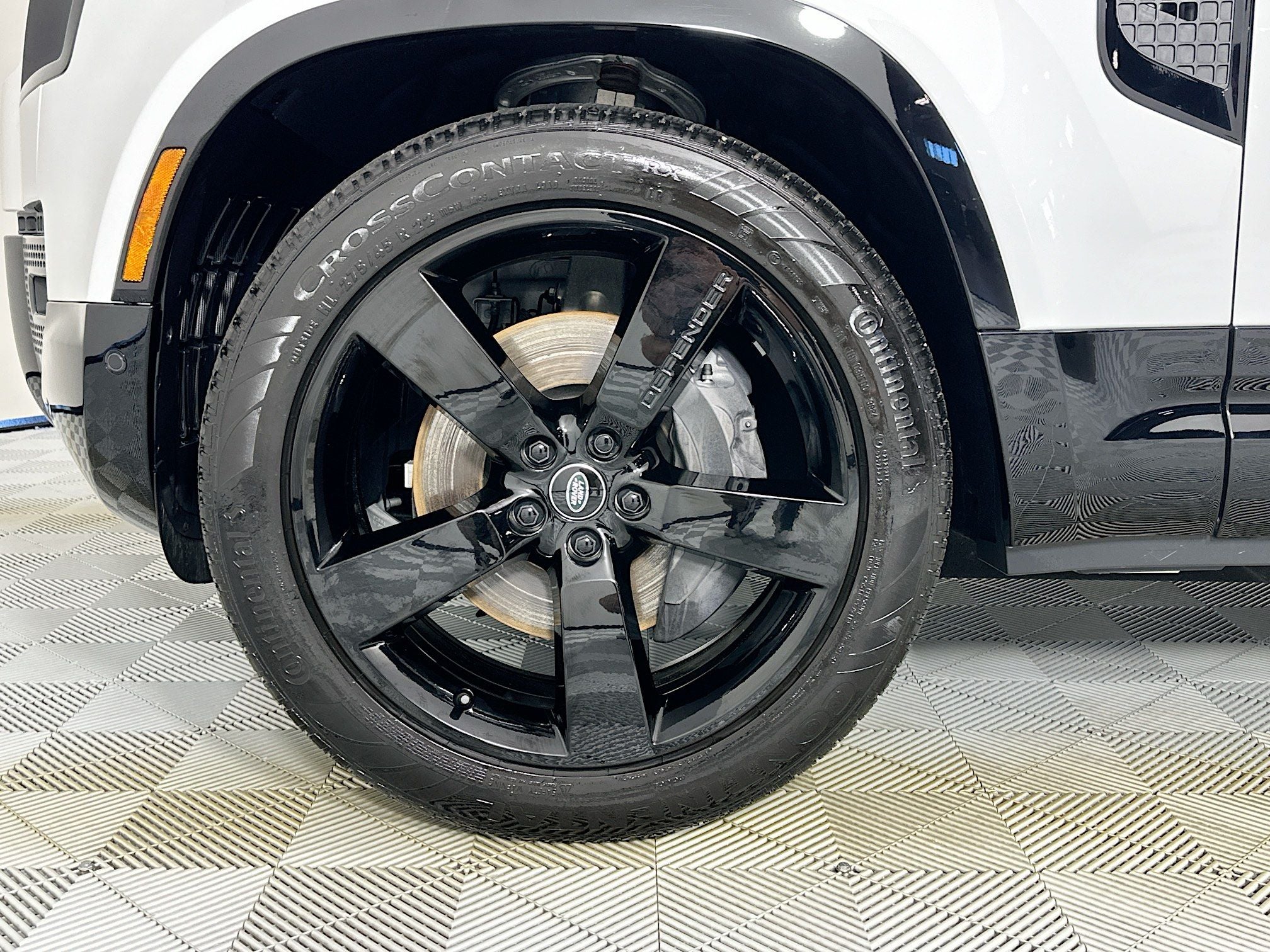 2025 Land Rover Defender 110 X-Dynamic SE