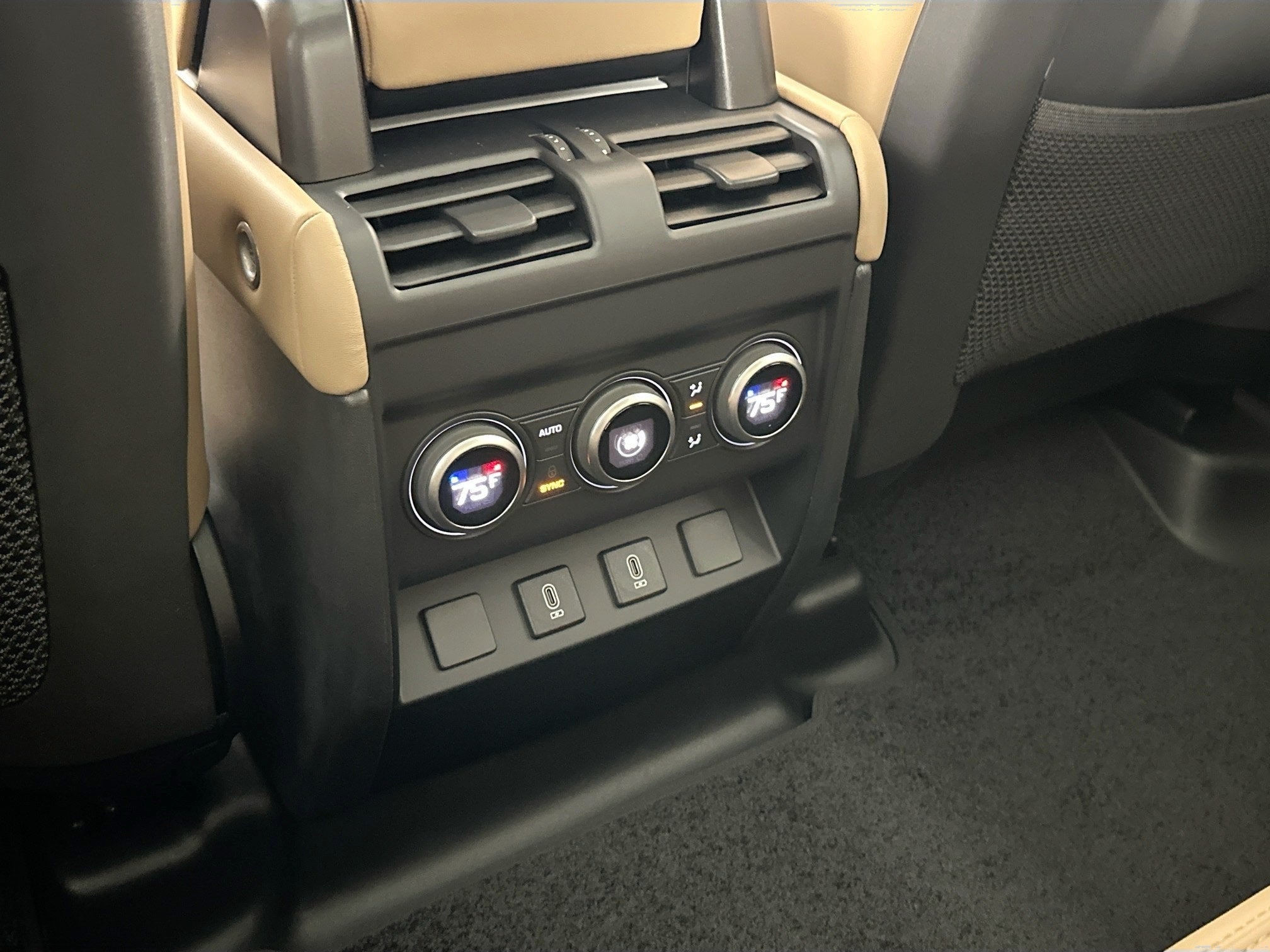 2026 Land Rover Defender 110 X-Dynamic SE