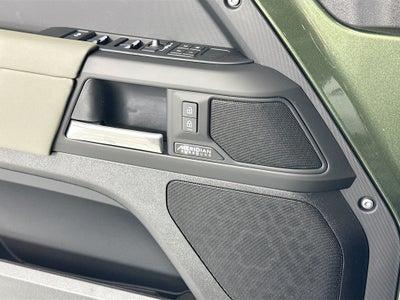 2026 Land Rover Defender 110 X-Dynamic SE