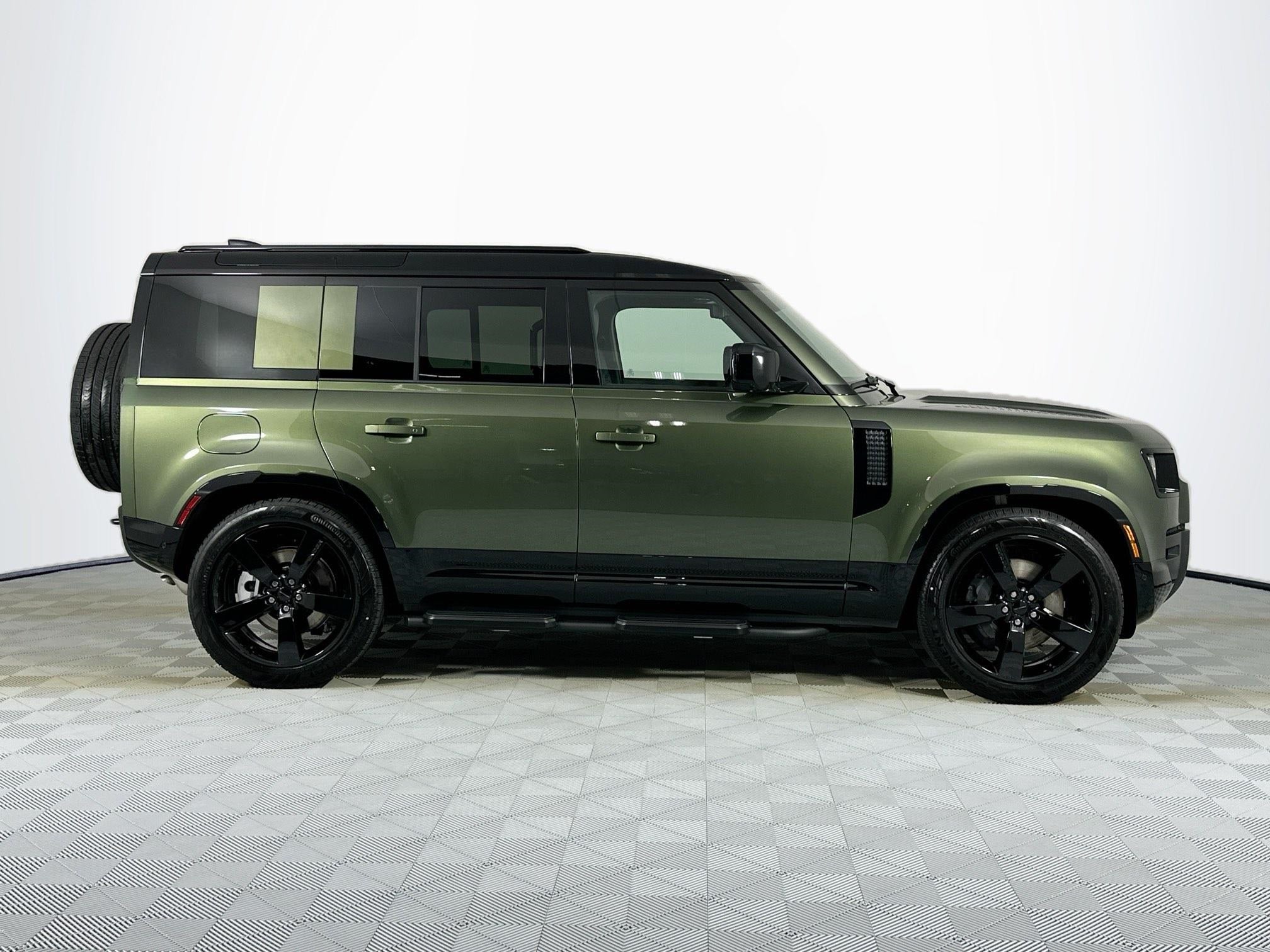 2026 Land Rover Defender 110 X-Dynamic SE