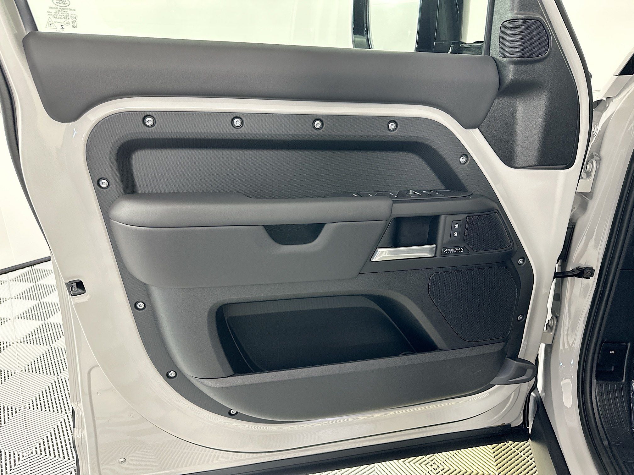 2026 Land Rover Defender 110 X-Dynamic SE