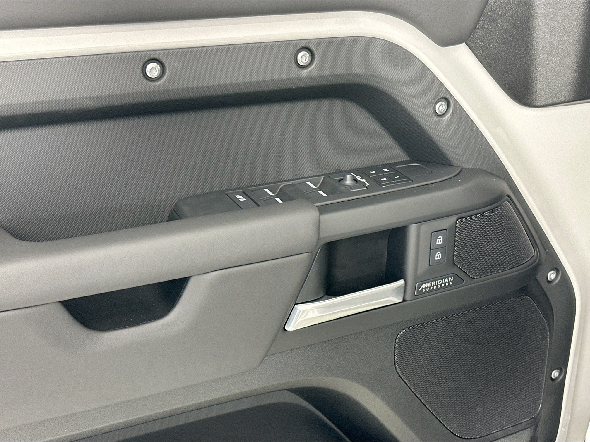 2026 Land Rover Defender 110 X-Dynamic SE