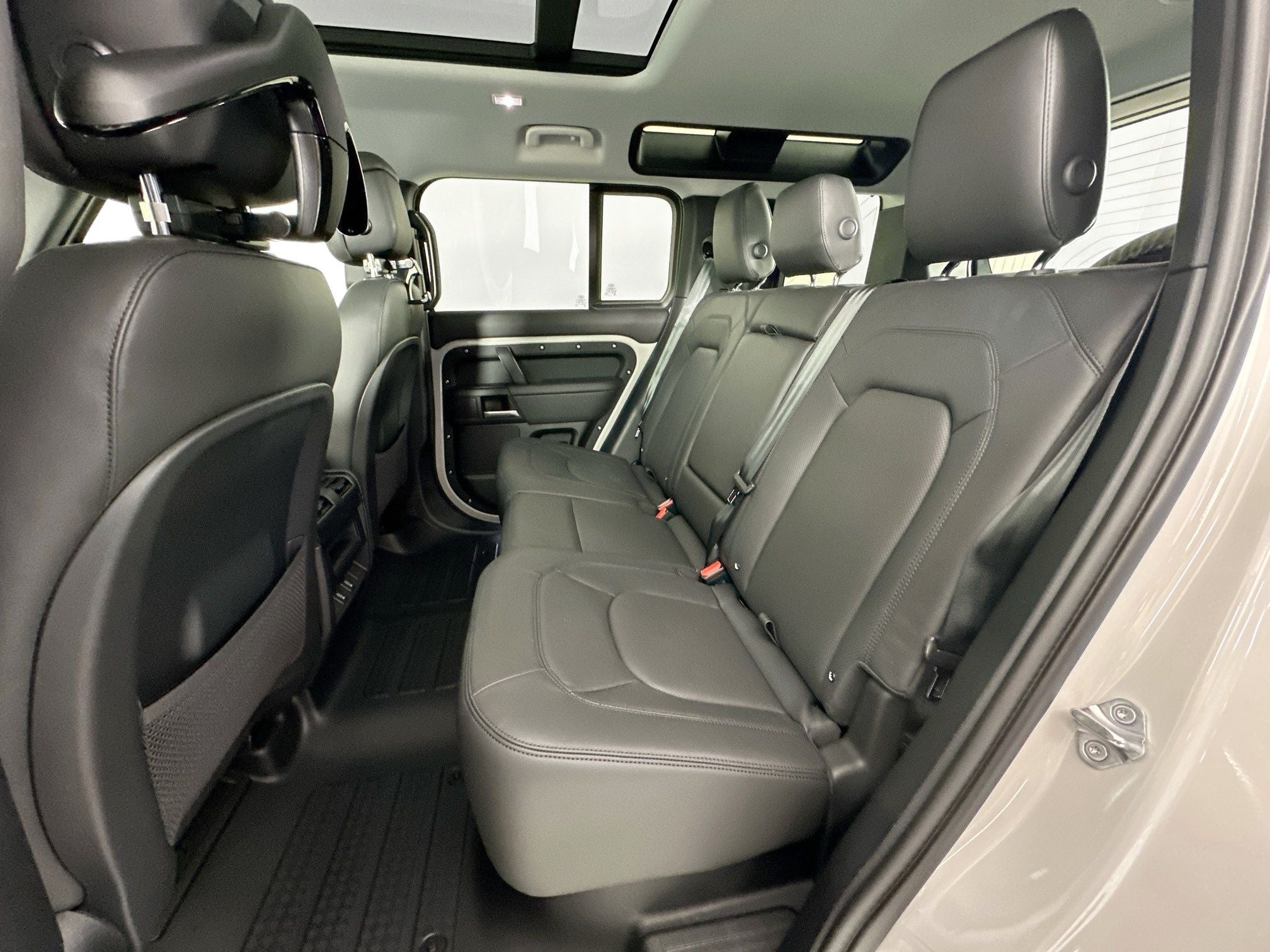 2026 Land Rover Defender 110 X-Dynamic SE