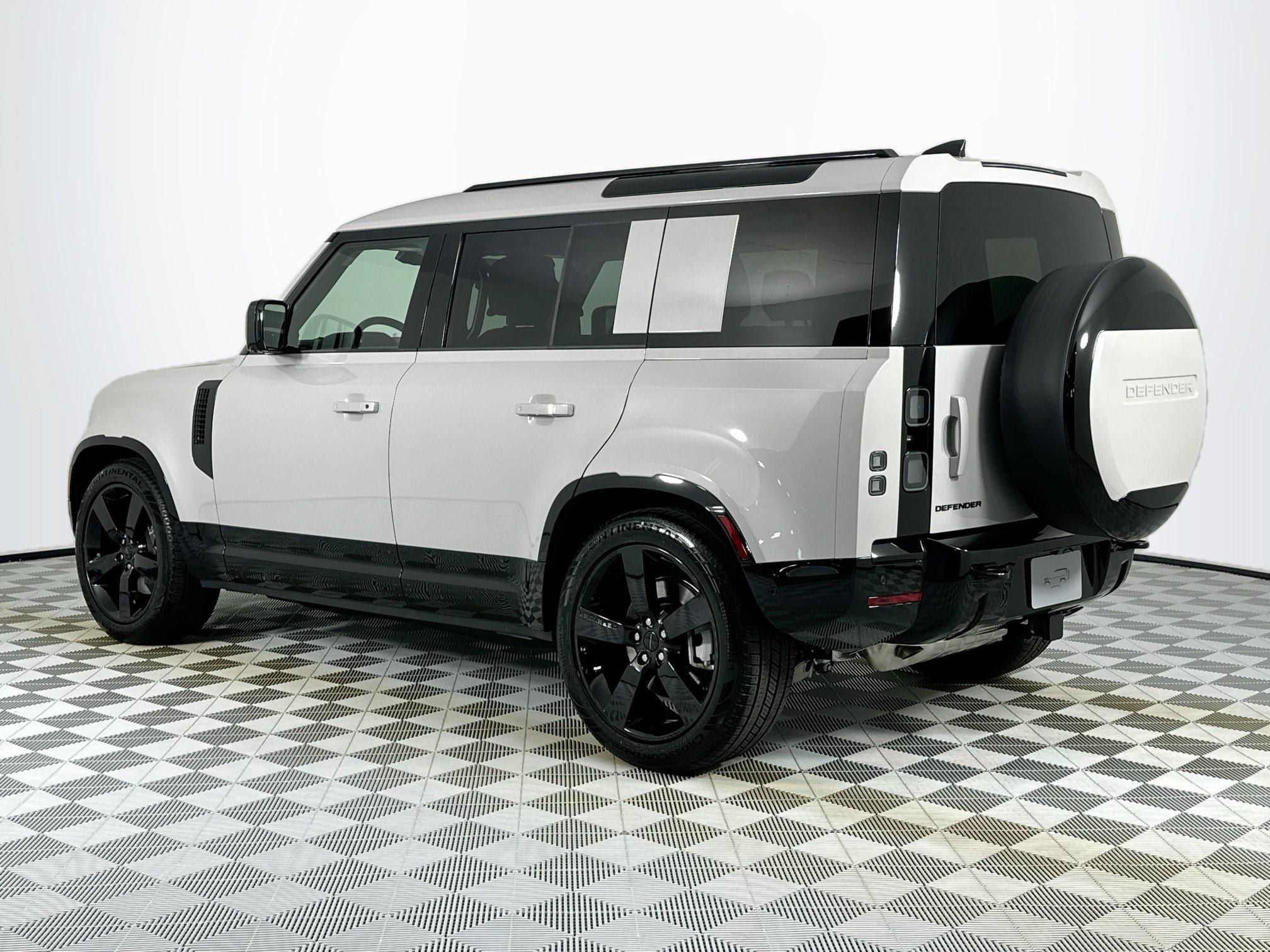 2026 Land Rover Defender 110 X-Dynamic SE