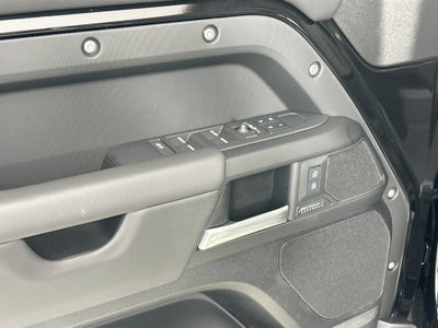 2026 Land Rover Defender 130 X-Dynamic SE